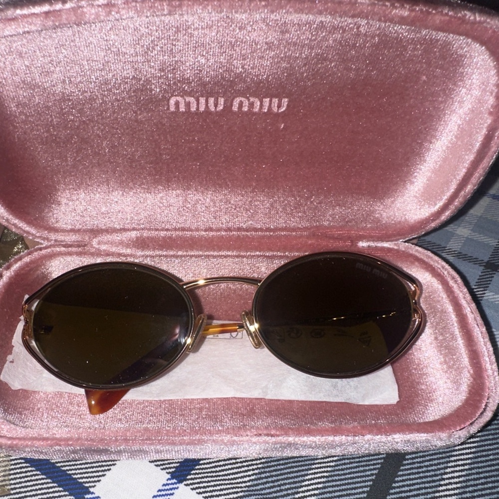 Up for sale are these beautiful brand new MIU MUI women’s gold tone sunglasses.